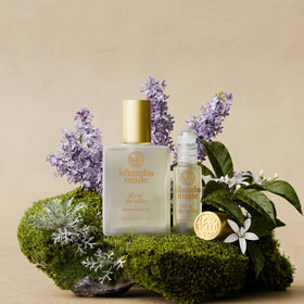 Kuumba Made on bathroom vanity lifestyle scene suggesting everyday elegant use