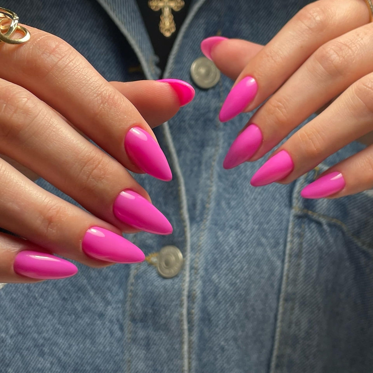 KXAMELIE close-up of almond nail texture highlighting gel finish and durability