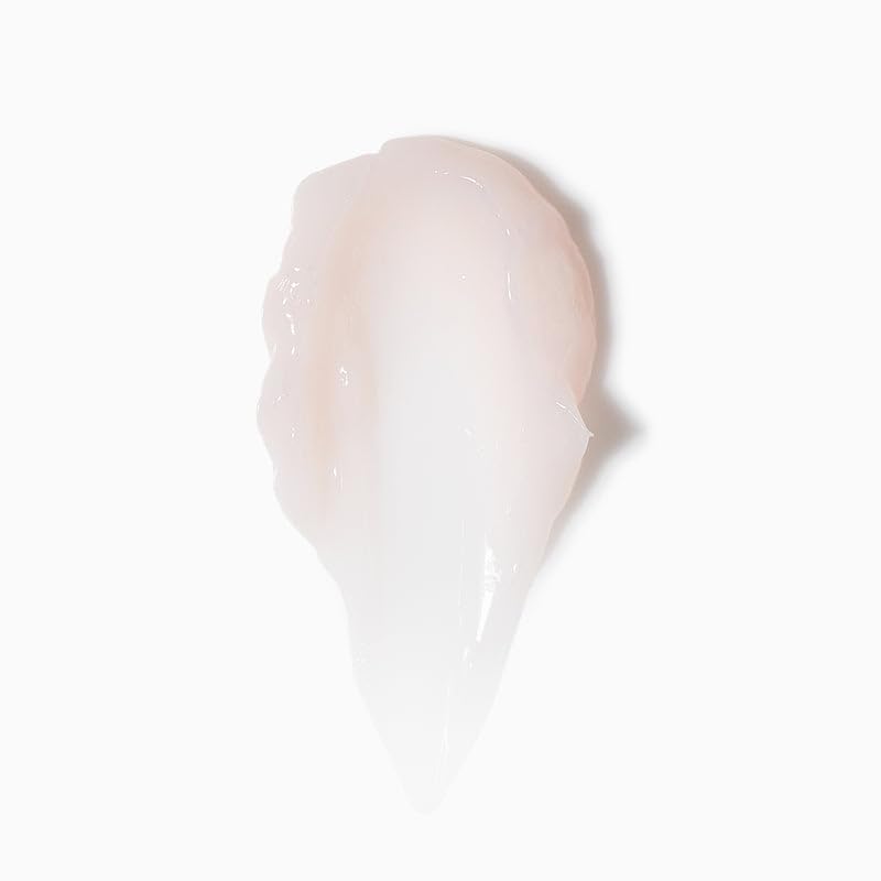 L'ANGE HAIR applying cream to damp hair demonstrating root lift benefit