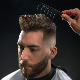 L3 close-up of tail comb teeth highlighting rounded tips and smooth glide benefit