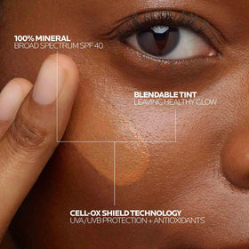 La Roche-Posay cream texture close-up demonstrating lightweight blendability