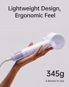 Laifen SE Lite held in hand to show scale and reduced arm fatigue advantage
