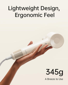 Laifen SE Lite beside scale illustrating 0.76 lb lightweight convenience