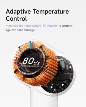 Laifen SE 2 in hand to show 390g lightweight design reducing arm fatigue