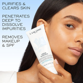 Lancôme foamy lather in hand demonstrating effective makeup removal