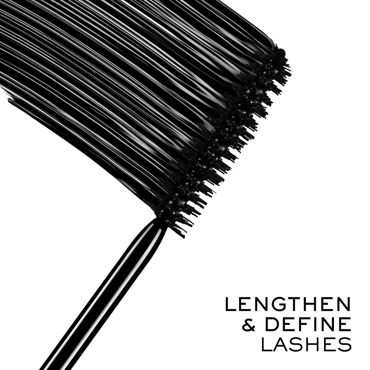 Lancôme Définicils brush close-up highlighting fine bristles for precise lash separation benefit