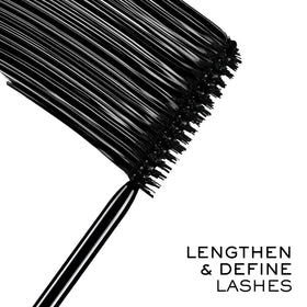 Close-up of Lancôme Définicils formula on bristles highlighting smooth coating for non-clumping finish