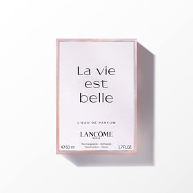 Lancôme visual of patchouli leaves conveying earthy depth and balance