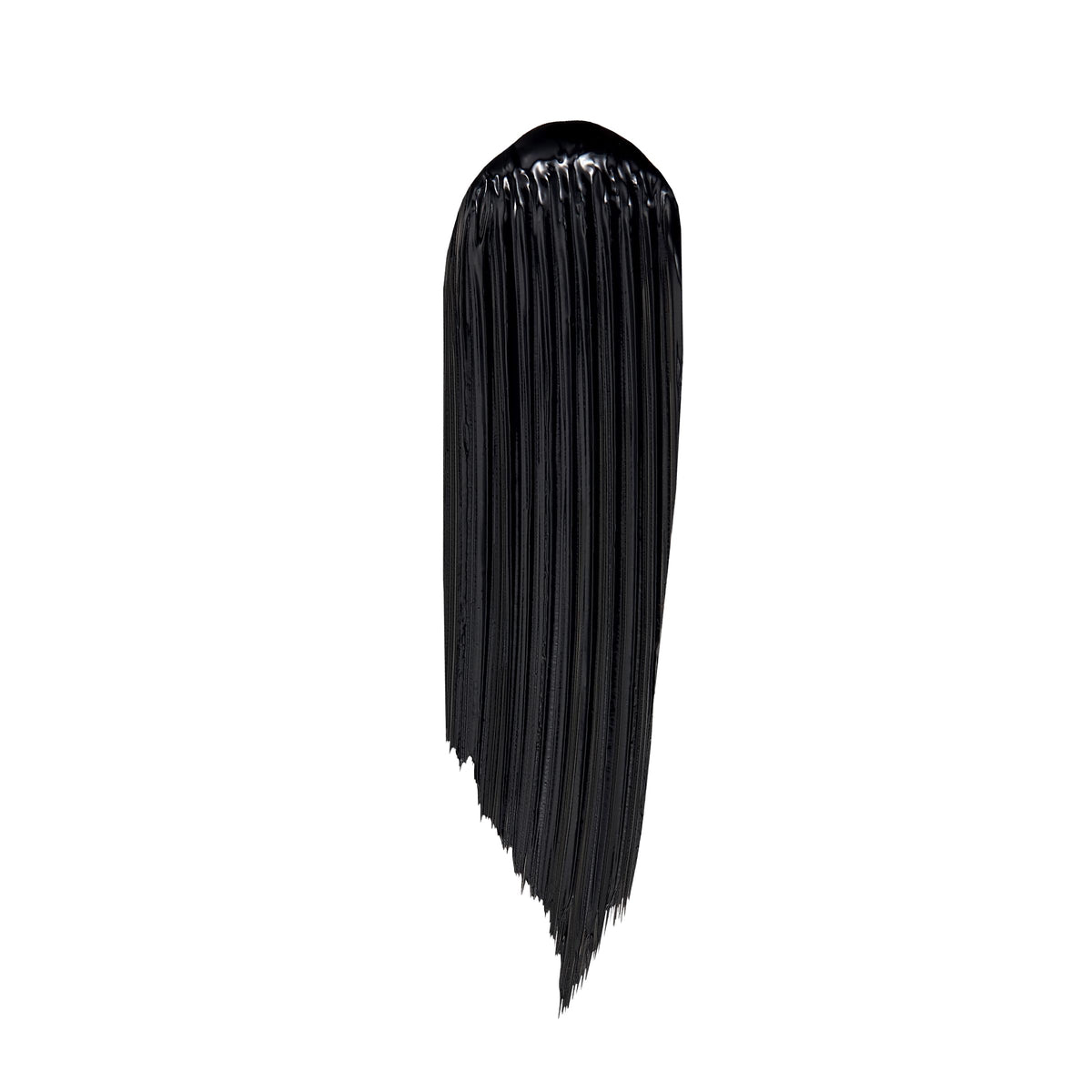 Lancôme application image of model applying mascara for fluttery finish
