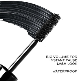 Lancôme Monsieur Big creamy formula on brush showing rich pigment for buildable coverage