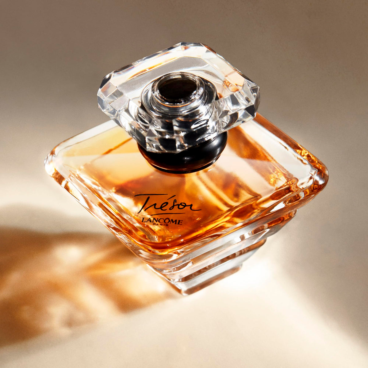 Lancôme Trésor shown in hand for size comparison and wearable convenience
