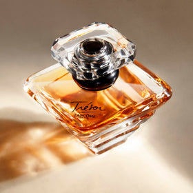Lancôme Trésor shown in hand for size comparison and wearable convenience