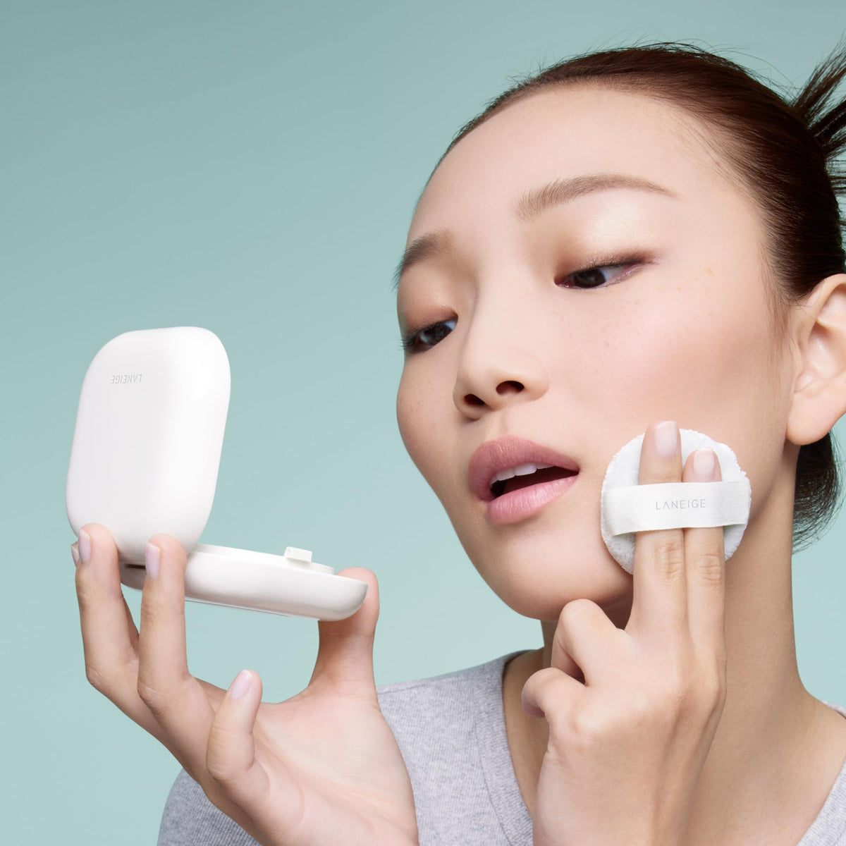 LANEIGE powder puff and mesh detail for controlled, even application benefit