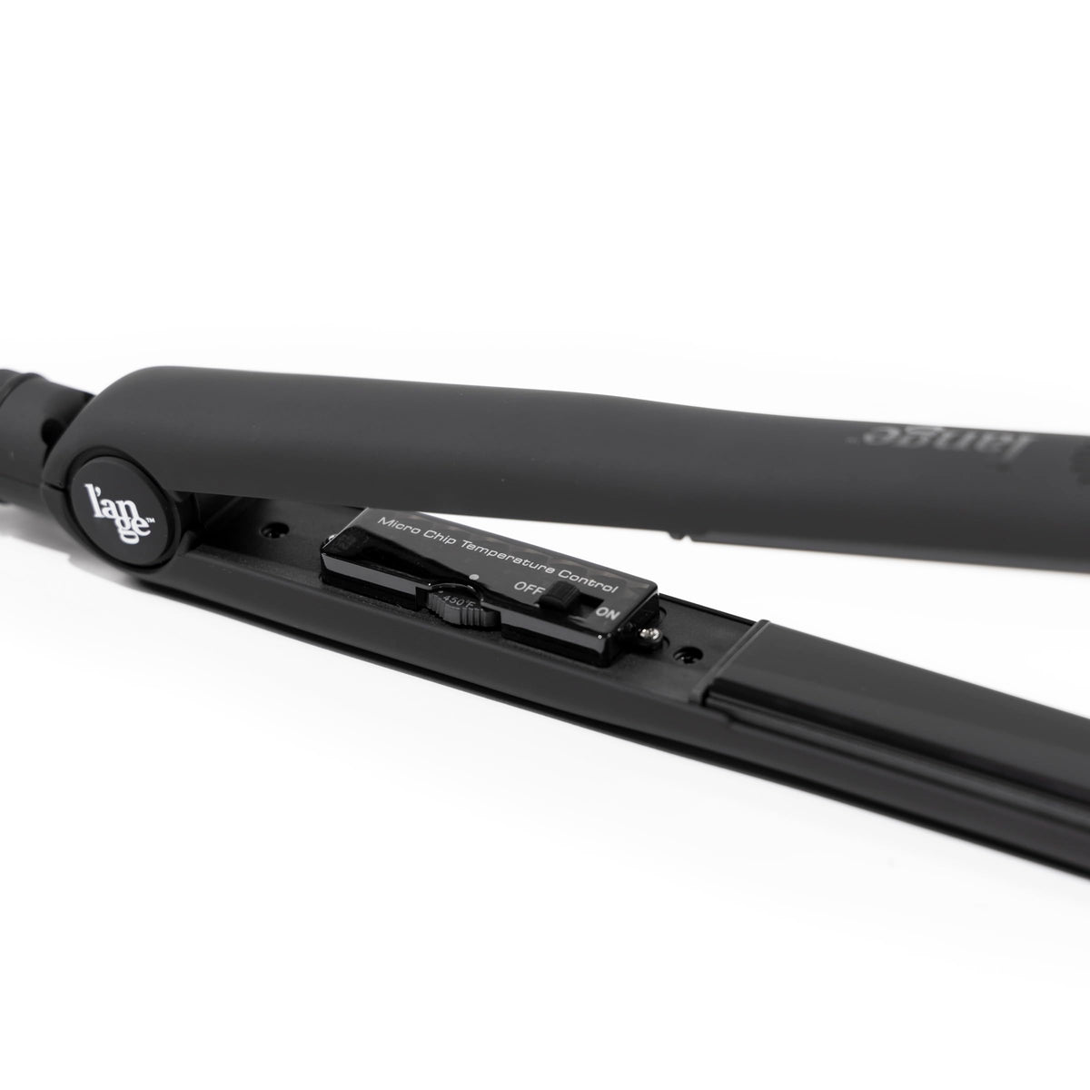L'ANGE HAIR 360-degree swivel cord detail and long cord for tangle-free maneuverability