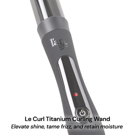 L'ANGE HAIR wand in use wrapping hair, quick styling for long-lasting curls