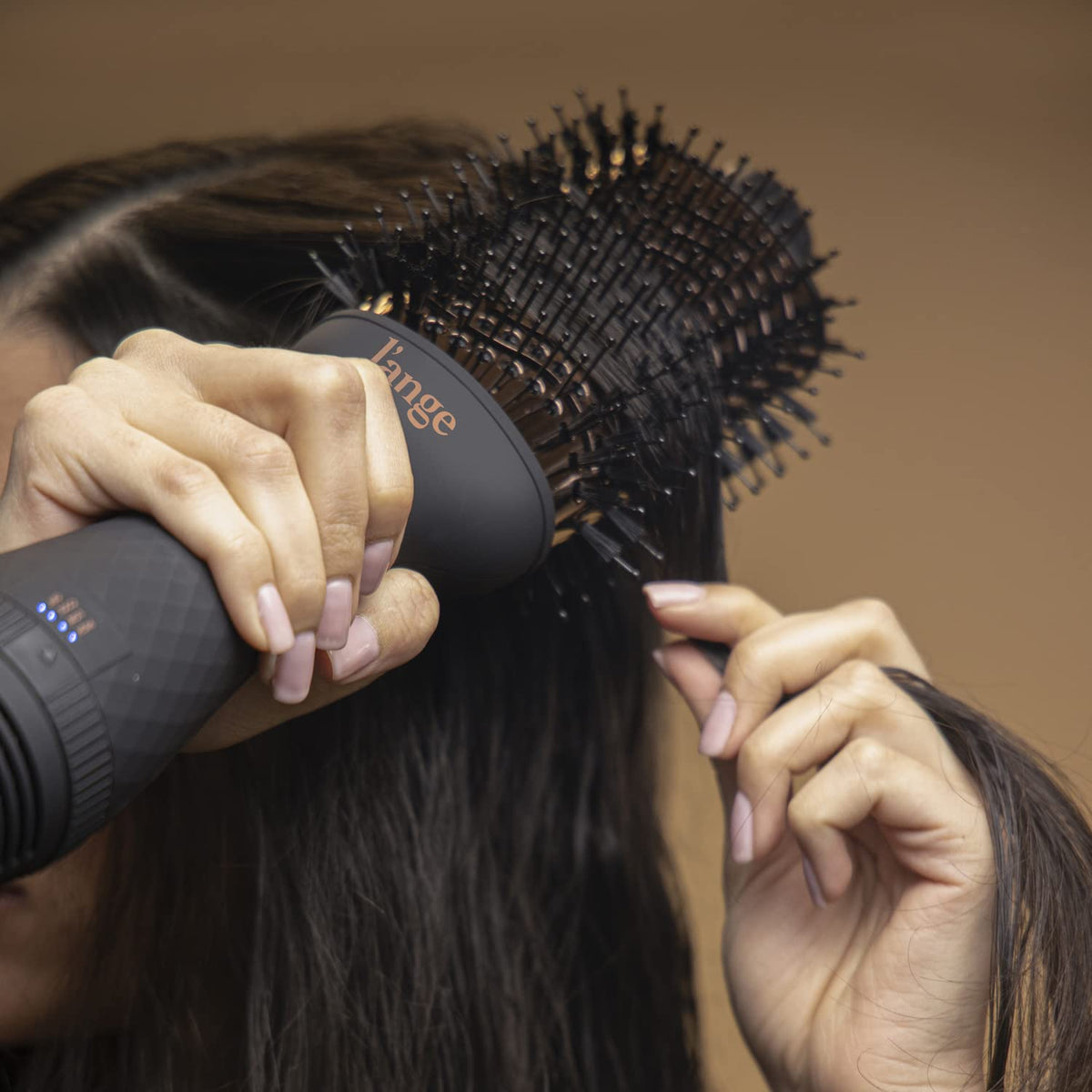 L'ANGE HAIR Le Volume bristle detail showing grip and smoothing action for frizz control