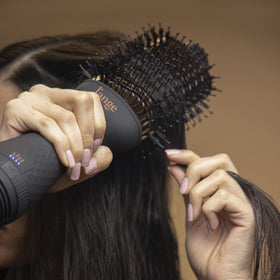 L'ANGE HAIR Le Volume bristle detail showing grip and smoothing action for frizz control