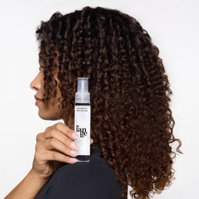 L'ANGE HAIR close-up of glossy serum texture illustrating non-greasy absorption benefit