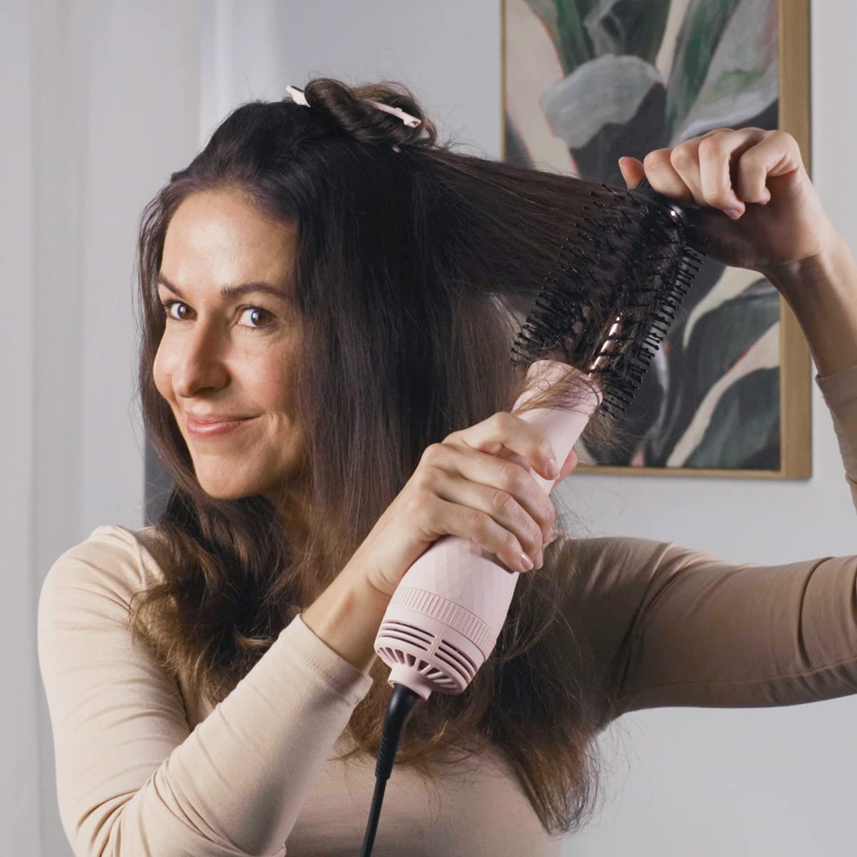 L'ANGE HAIR bristles and barrel detail demonstrating detangling action and frizz control