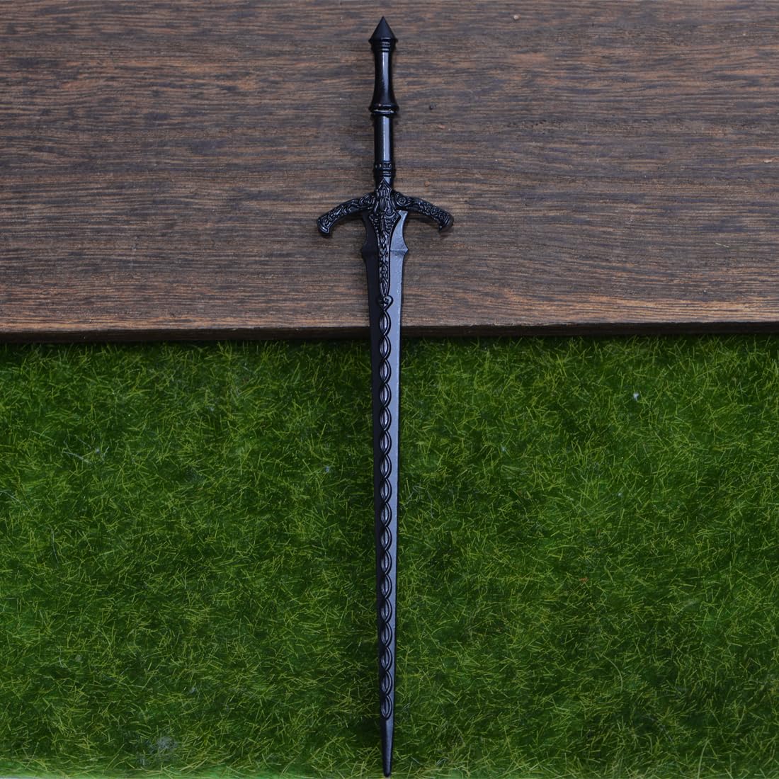 LANGHONG hair stick next to ruler showing 16cm length for thick hair