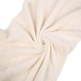 Laojbaba towel wrapped on model with long hair demonstrating secure hold