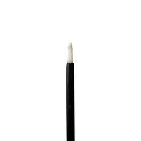 Lashify precision tip close-up highlighting controlled placement and accuracy
