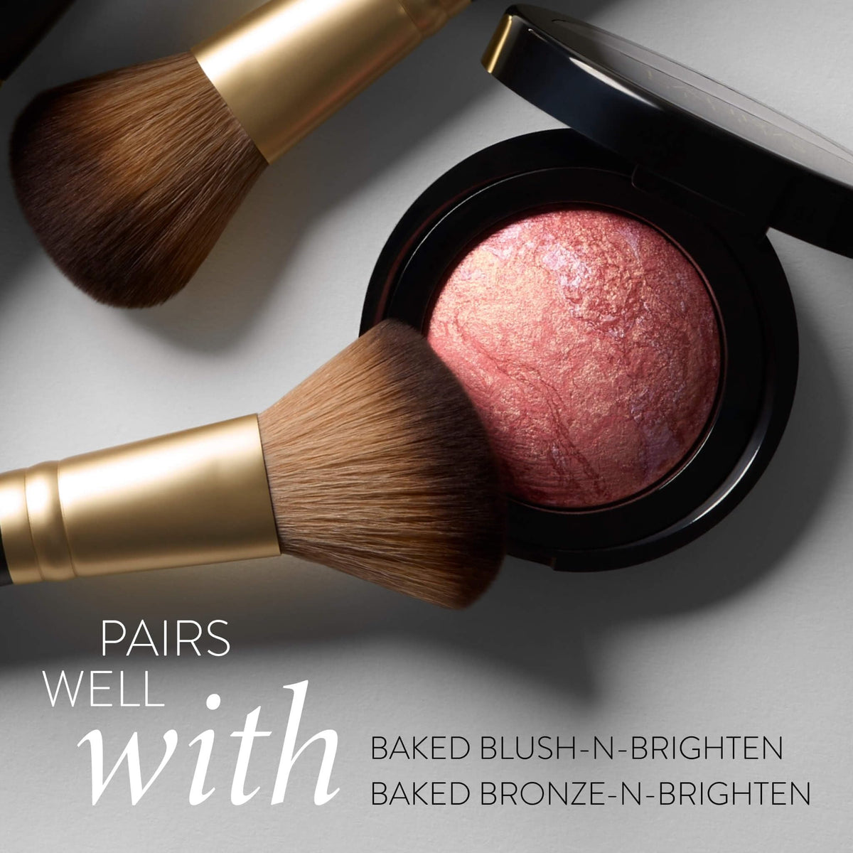 LAURA GELLER handle and label view highlighting professional finish