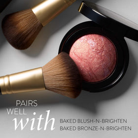 LAURA GELLER handle and label view highlighting professional finish