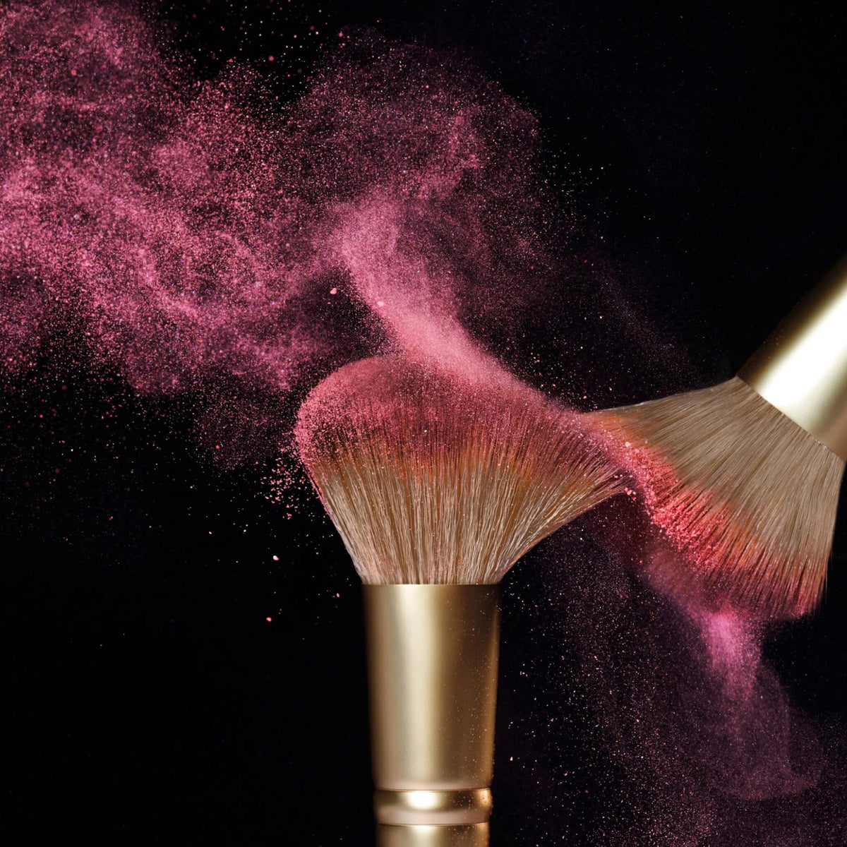 LAURA GELLER brush inside makeup bag for travel-ready convenience
