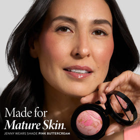 LAURA GELLER NEW YORK brush picking up powder for even application and soft finish