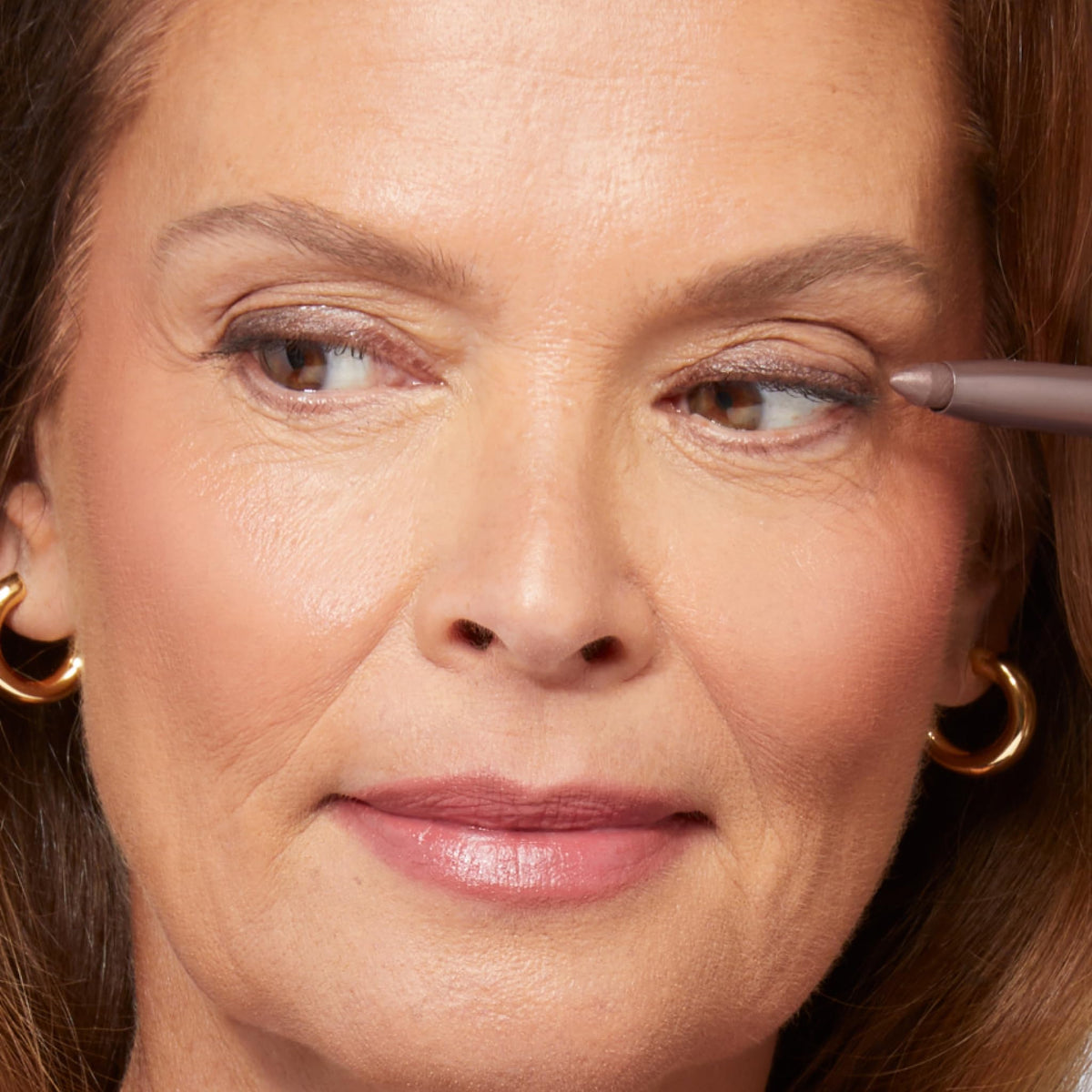 LAURA GELLER NEW YORK pencil held in hand to show scale and ergonomic thicker pencil body benefit