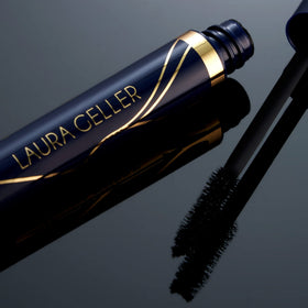 LAURA GELLER NEW YORK texture closeup of black swipe showing creamy non‑clumping formula