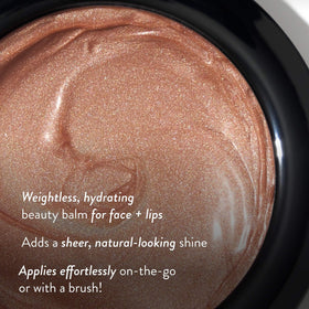 LAURA GELLER NEW YORK finger application demonstrating easy warming and effortless blending