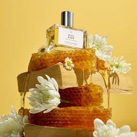 Le Monde Gourmand atomizer and perfume spray texture showing fine mist for even scent