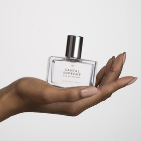 Le Monde Gourmand still life with sandalwood and vetiver illustrating natural notes