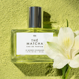Le Monde Gourmand mist visible in air illustrating fine spray and quick absorption