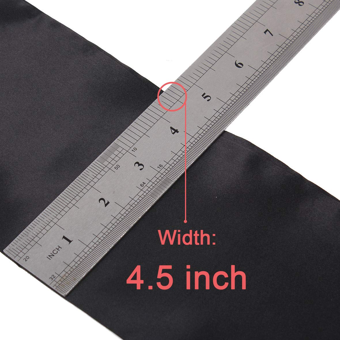 Leeven scarf tying demonstration step showing easy application and firm grip