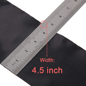 Leeven scarf tying demonstration step showing easy application and firm grip