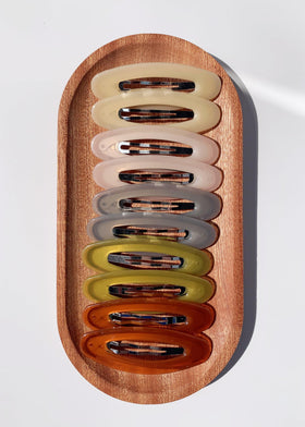 Lemeilleur close-up of acrylic texture highlighting smooth finish benefit