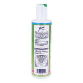 Lemisol texture dispensed on hand highlighting gentle lathering benefit