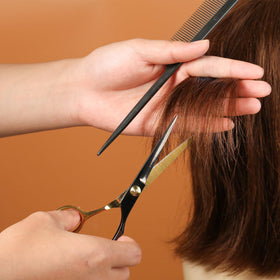 lengnoyp black gold scissors closeup highlighting sharp blades and durability