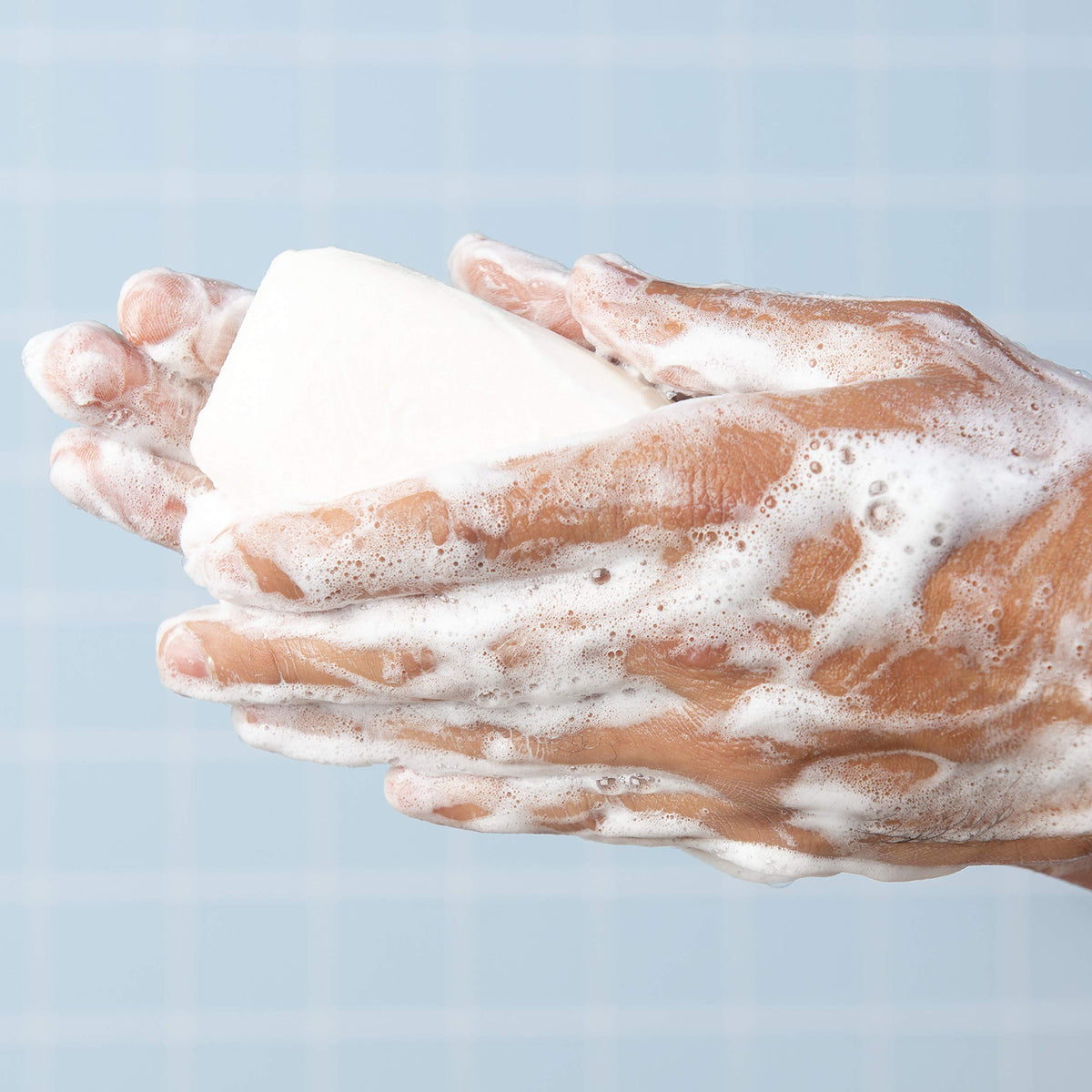 Lever 2000 bar close-up texture with foam benefit: rich lather that rinses clean