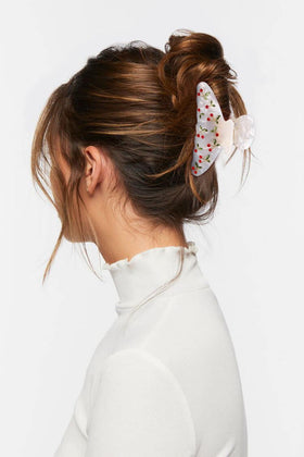 LILIE&WHITE clip securing thick hair in updo showing strong hold benefit