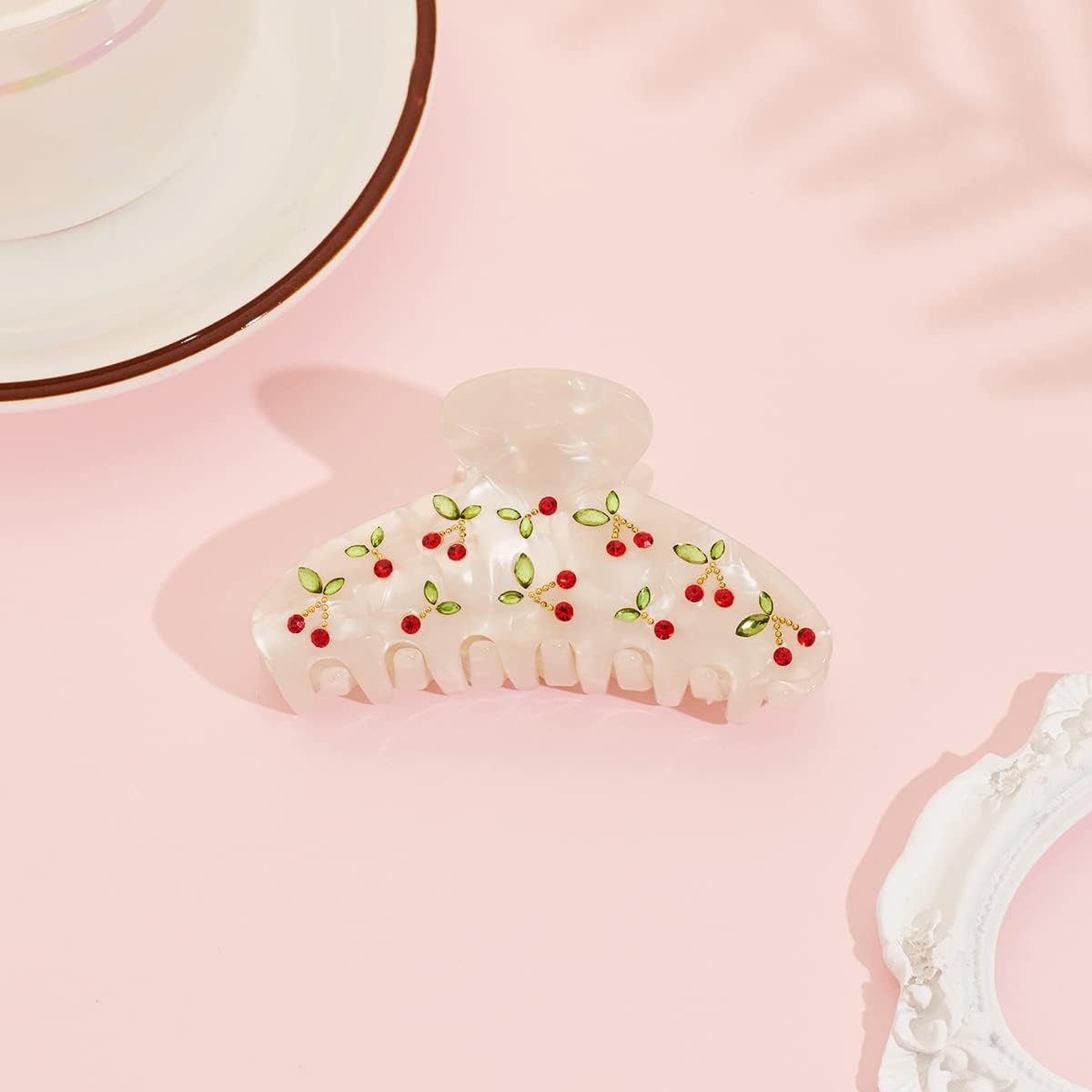 LILIE&WHITE clip beside credit card showing compact size and travel-friendly benefit