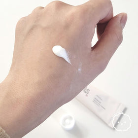 LING LI TE LLT texture closeup demonstrating lightweight finish and hydrating, non-greasy feel