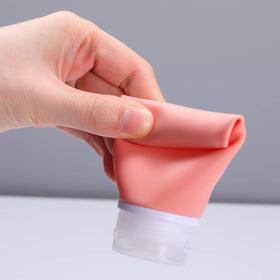 LIYUABU screw cap seal detail illustrating leak-proof closure benefit