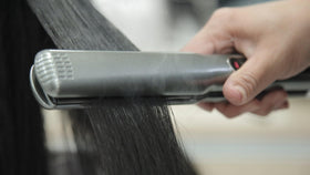 Lizze open plates angle showing floating plate mechanism for even hair contact