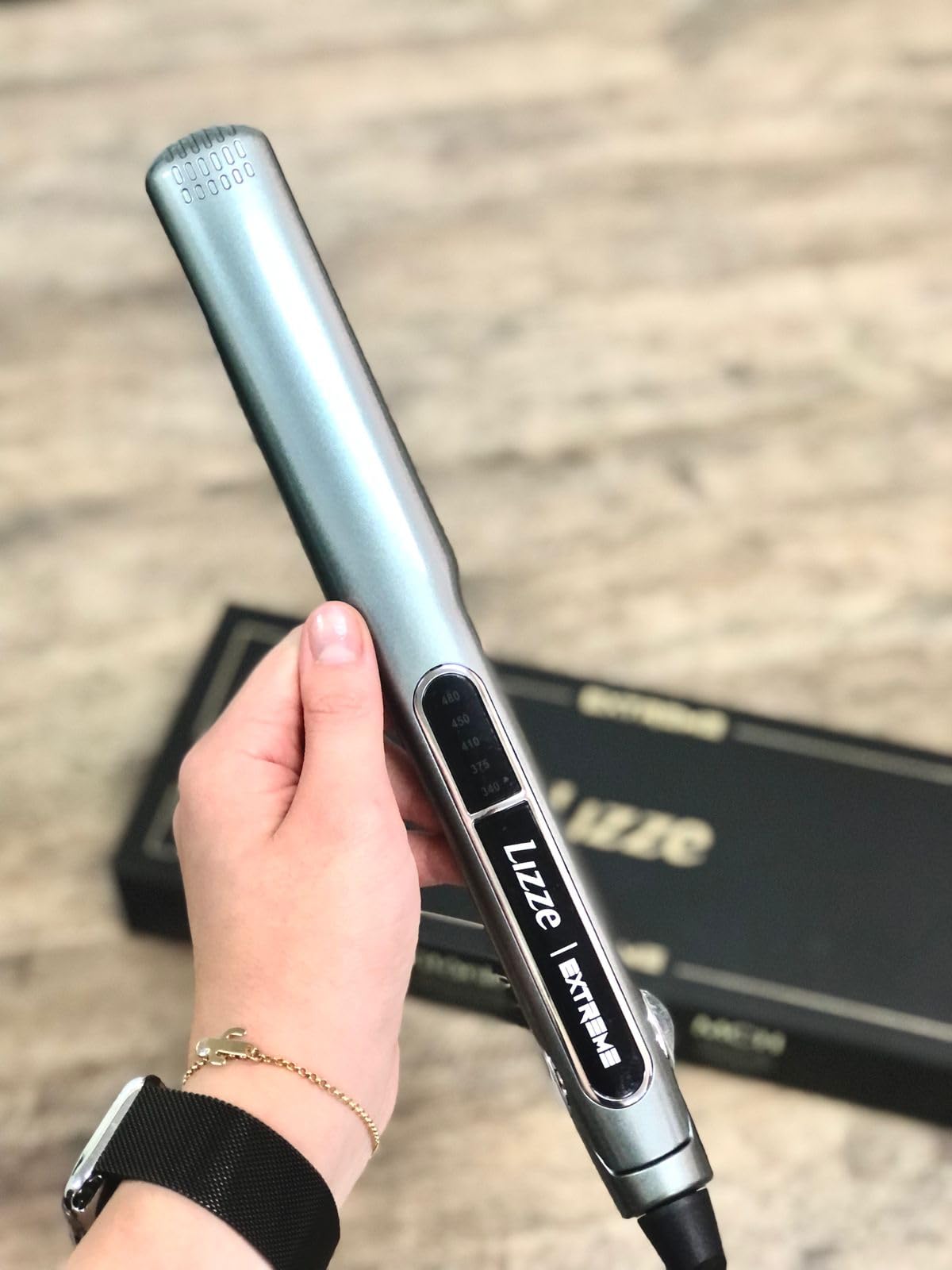 Lizze packaging and included contents for a complete professional styling kit