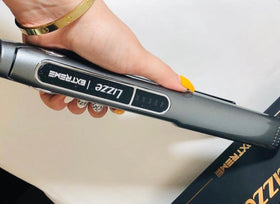 Lizze temperature display showing 250°C high-heat capability for effective straightening