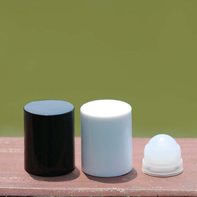 LNYMZD cap and threads detail demonstrating secure leak-resistant closure benefit